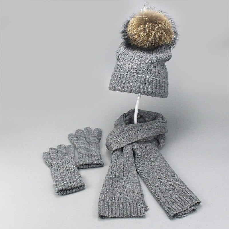 La boutique du chapeau Gris foncé Ensemble 3 pièces avec pompon fourrure