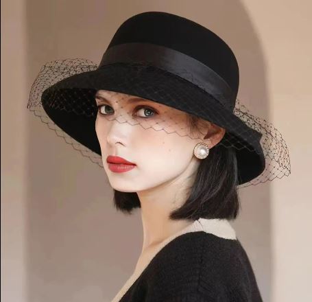 La boutique du chapeau Noir / 57 Chapeau cloche d'hiver en feutre