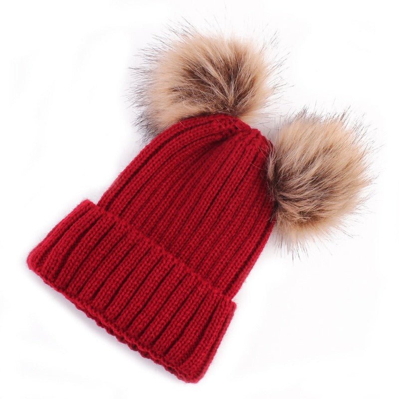 La boutique du chapeau Rouge Bonnet double Pompons en Fourrure